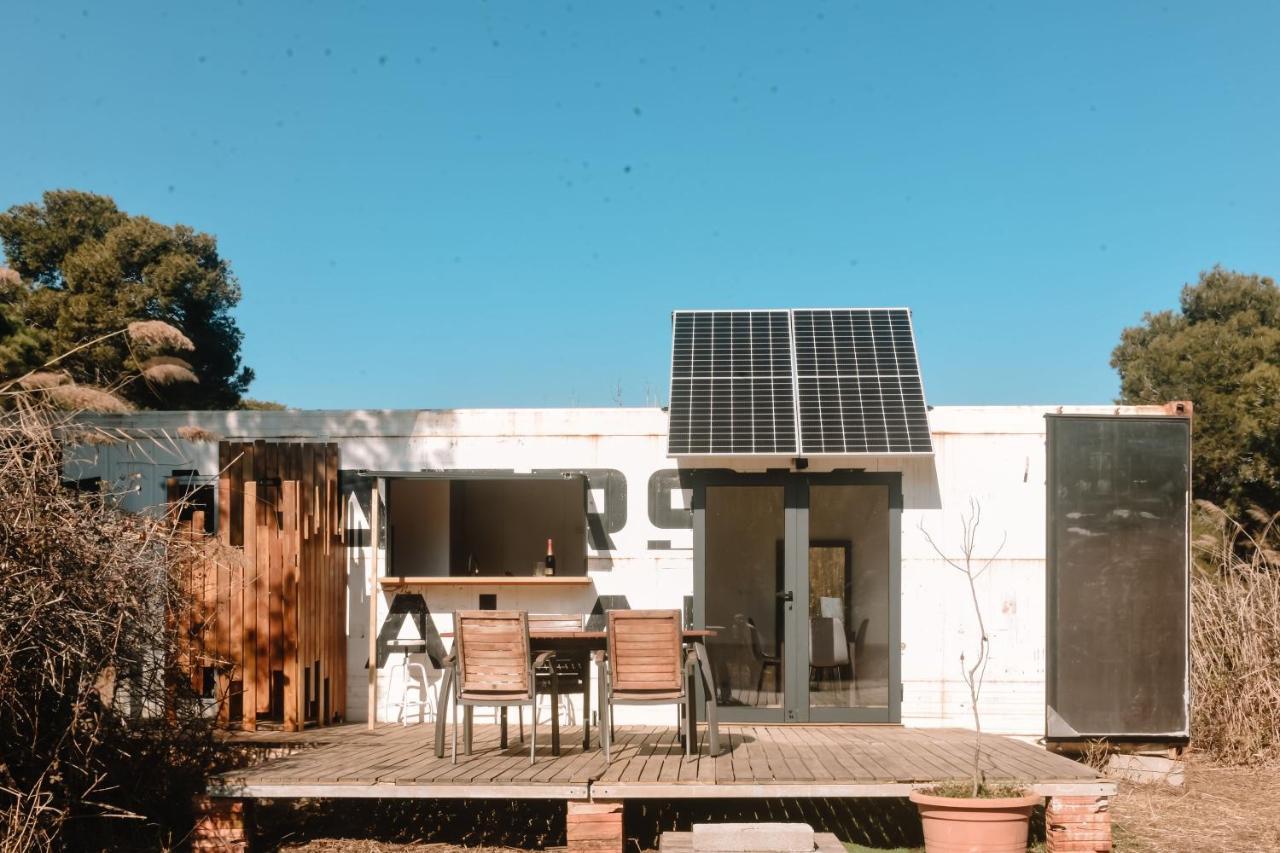 Cooltainer Retreat: Sustainable Coastal Forest Tiny House Near Barcelona Castelldefels Buitenkant foto