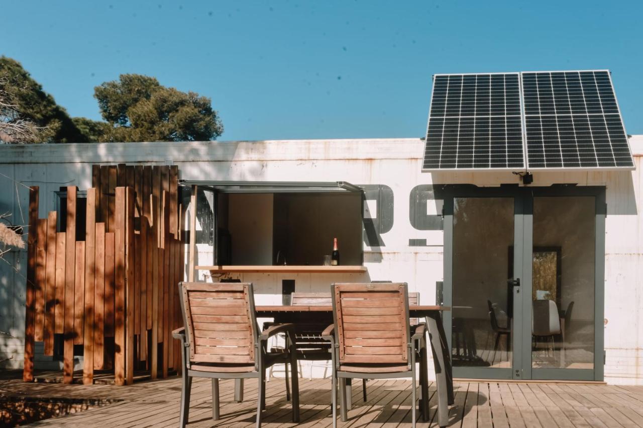 Cooltainer Retreat: Sustainable Coastal Forest Tiny House Near Barcelona Castelldefels Buitenkant foto